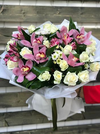Букет цветов из: Розы и Хризантемы в Красновишерске
