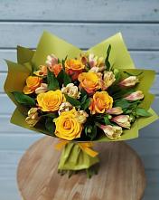 Букет цветов из:  Альстромерии и Розы в Красновишерске