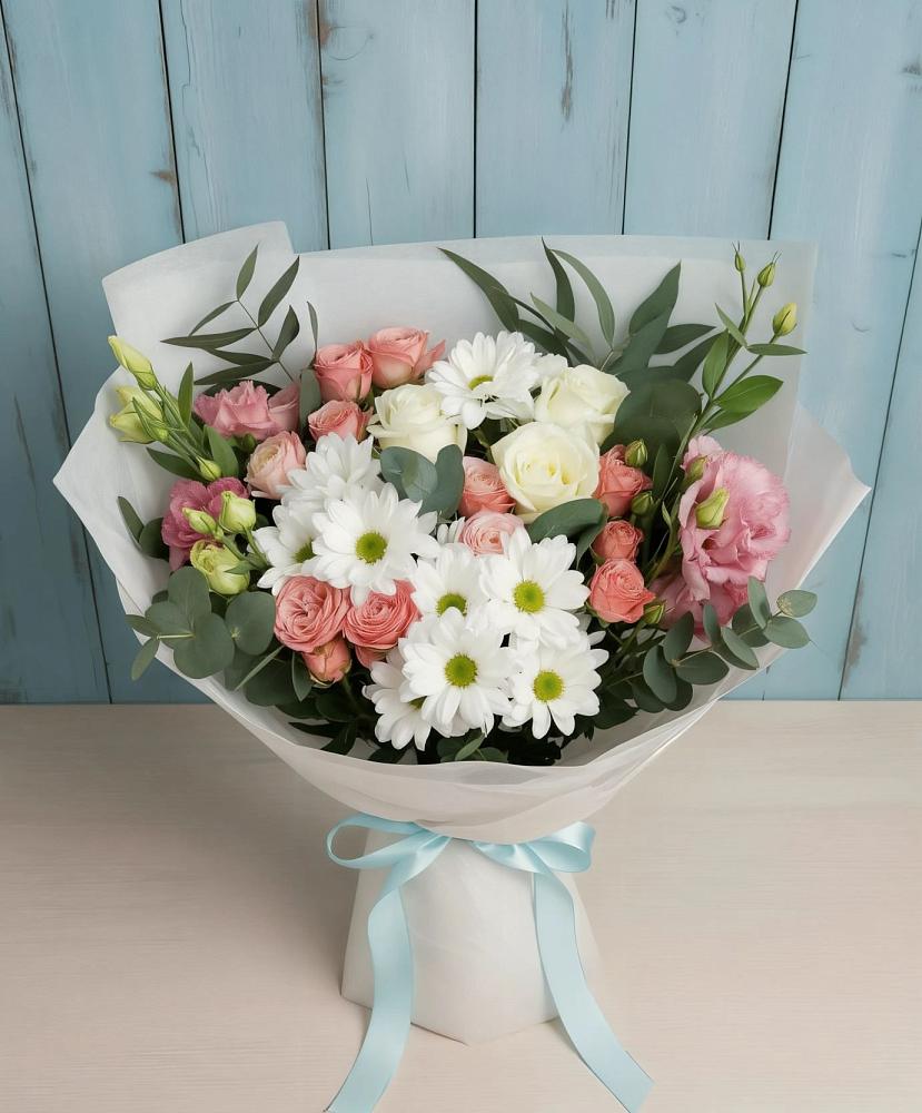 Букет цветов из: Розы, Лизиантусы и Хризантемы в Красновишерске