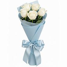 Букет 5 Белых роз Проуд в Красновишерске