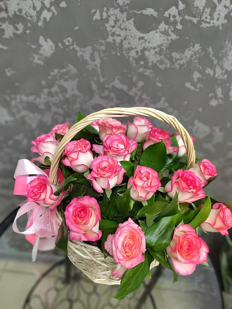 Цветочная композиция из Розы в корзине в Красновишерске