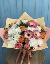 Букет цветов из:  Розы, Герберы и Хризантемы в Красновишерске
