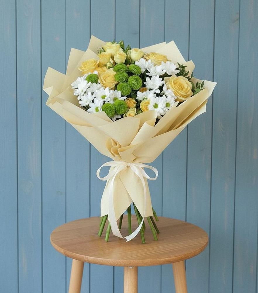 Букет цветов из: Хризантемы и Розы в Красновишерске