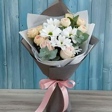 Букет цветов из:  Хризантемы и Розы в Красновишерске