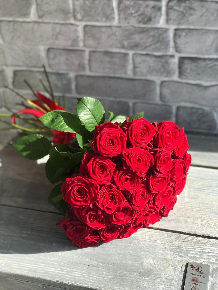 Букет Красные розы Фридом в Красновишерске