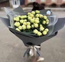 Букет Белые кустовые розы Солинеро в Красновишерске