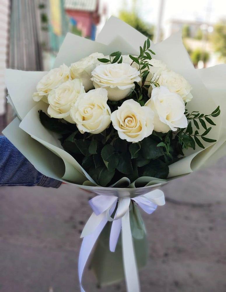 Букет Белые розы Проуд в Красновишерске