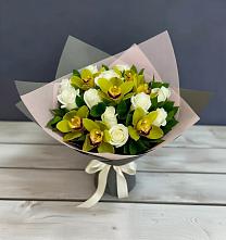 Букет цветов из:  Орхидеи и Розы в Красновишерске