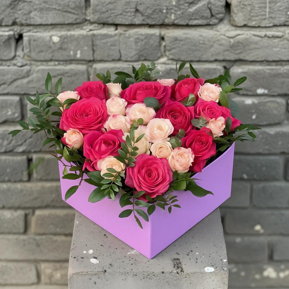 Цветочная композиция из Розы в коробке в Красновишерске