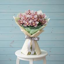 Букет цветов из:  Орхидеи и Розы в Красновишерске