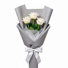 Букет 3 белые розы в Красновишерске