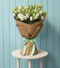 Букет цветов из:  Лизиантусы в Красновишерске