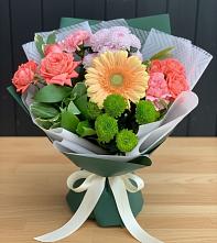 Букет цветов из:  Гвоздики, Розы, Герберы и Хризантемы #REPLACE_PRED# Красновишерске