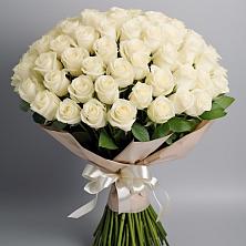 Букет 101 беля роза Белоснежка в Красновишерске