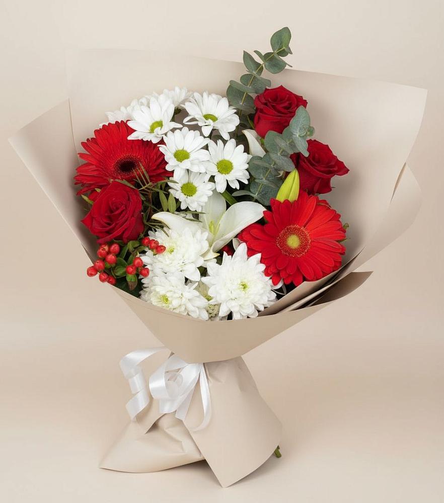 Букет цветов из: Розы, Хризантемы, Герберы и Лилии в Красновишерске