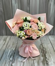 Букет цветов из:  Гвоздики, Розы и Хризантемы в Красновишерске