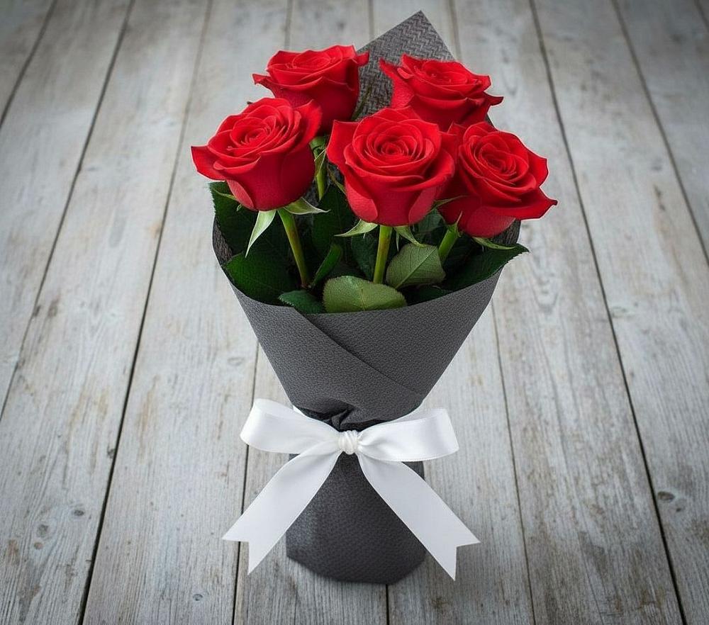 Букет 5 Красных роз Эдлесс Лав в Красновишерске