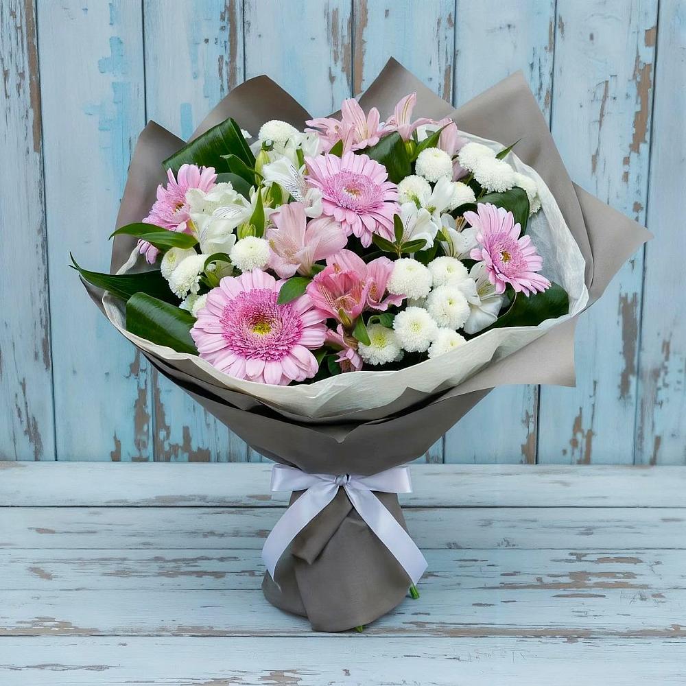 Букет цветов из: Герберы, Альстромерии и Хризантемы в Красновишерске