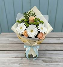Букет цветов из:  Герберы, Розы и Хризантемы в Красновишерске