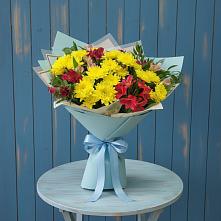 Букет цветов из:  Альстромерии и Хризантемы в Красновишерске