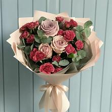 Букет цветов из:  Гвоздики и Розы в Красновишерске