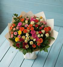 Букет Микс из разноцветных кустовых роз в Красновишерске
