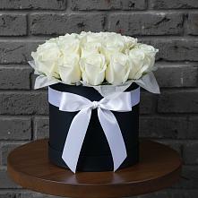 Цветочная композиция из Розы в шляпной коробке в Красновишерске