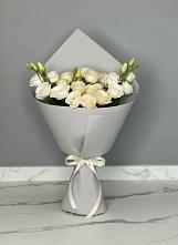 Букет цветов из:  Розы и Лизиантусы в Красновишерске